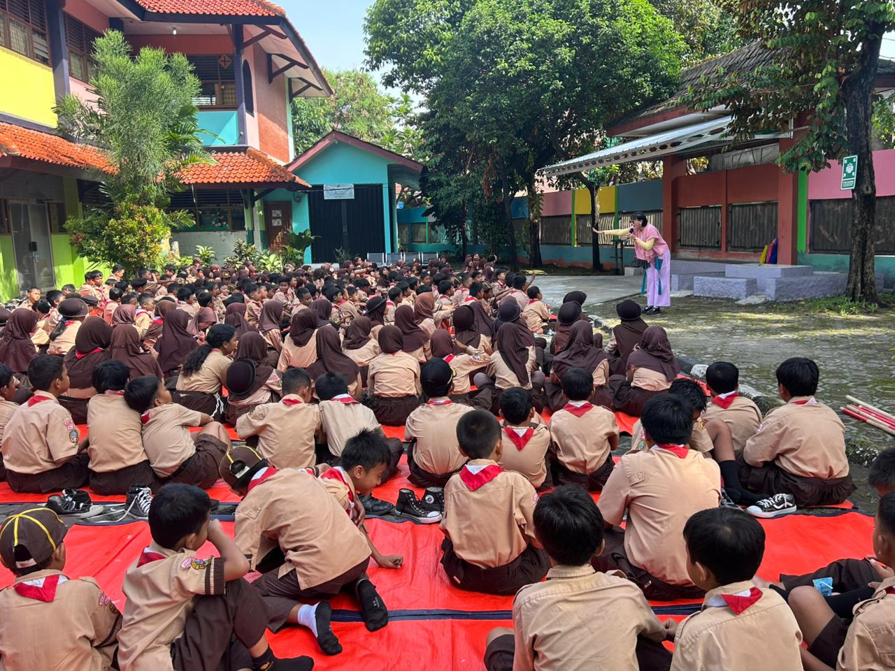 Wisata LiterAsyik Ke SDN Penggilingan 09